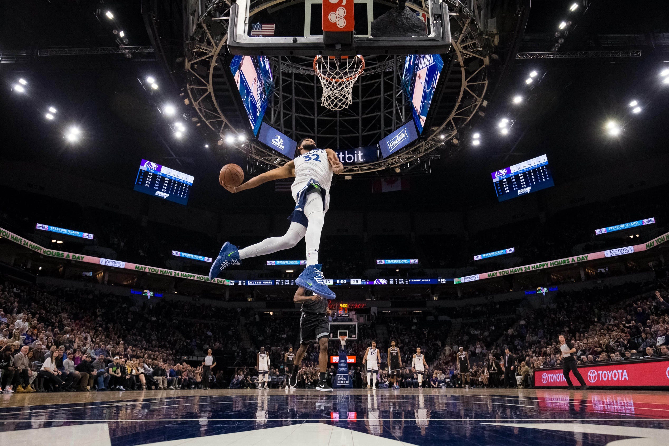 karl anthony towns dunk