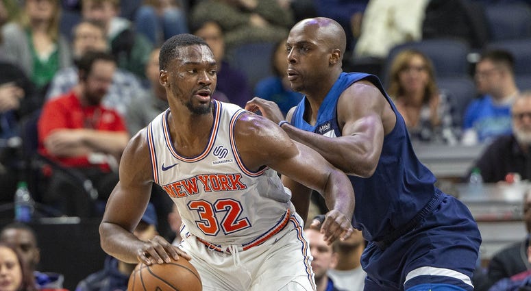 Anthony Tolliver defends Noah Vonleh Anthony Tolliver on defense for the Wolves