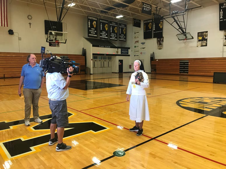 Pitching for ABC GMA talks with the nun
