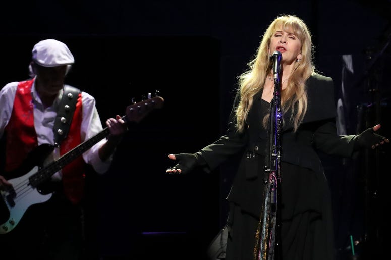 Stevie Nicks performs with Fleetwood Mac Stevie Nicks performs with Fleetwood Mac