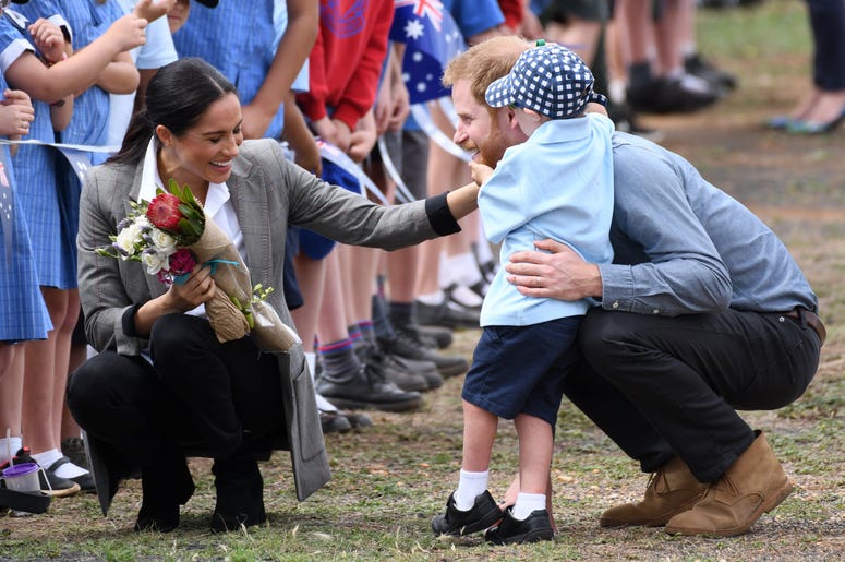 Prince Harry Duke of Sussex and Meghan Duchess of Sussex arrive at Dubbo Airport where they meet Luke Vincent, 5, from Buninyong Public School Kindergarten, New South Wales, Australia Prince Harry Duke of Sussex and Meghan Duchess of Sussex arrive at Dubbo Airport where they meet Luke Vincent, 5, from Buninyong Public School Kindergarten, New South Wales, Australia