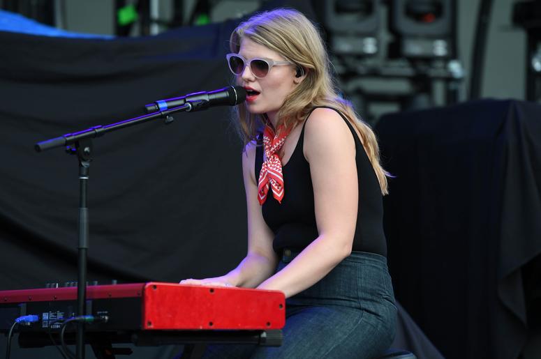 Brynn Elliott performs Brynn Elliott performs