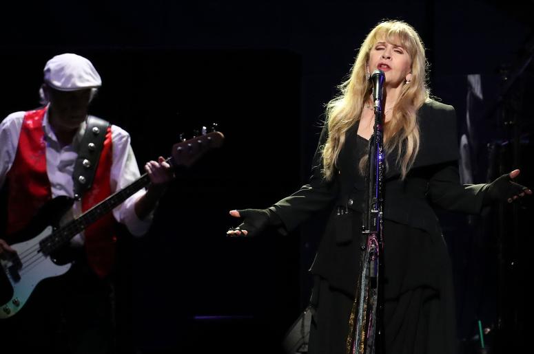 Stevie Nicks performs with Fleetwood Mac Stevie Nicks performs with Fleetwood Mac