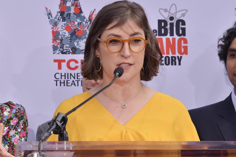 Mayim Bialik at the The Cast of "The Big Bang Theory" Handprints in Cement Ceremony held at the TCL Chinese Theatre in Hollywood, CA on Wednesday, May 1, 2019. ( Mayim Bialik at the The Cast of "The Big Bang Theory" Handprints in Cement Ceremony held at the TCL Chinese Theatre in Hollywood, CA on Wednesday, May 1, 2019. (
