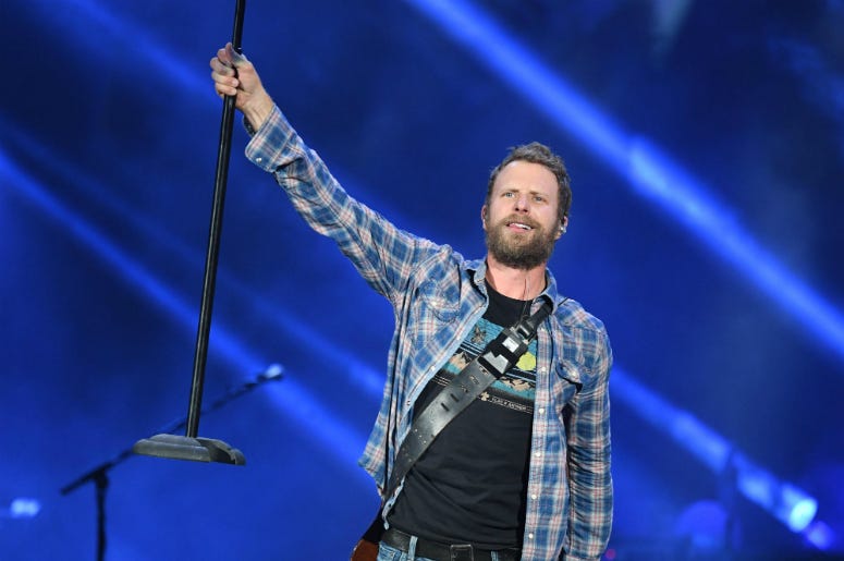Dierks Bentley performs at the Coral Sky Amphitheatre Dierks Bentley performs at the Coral Sky Amphitheatre