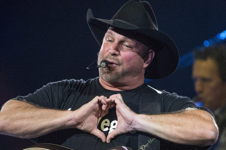 Garth Brooks performs