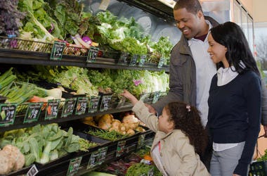 Family shopping for healthy food
