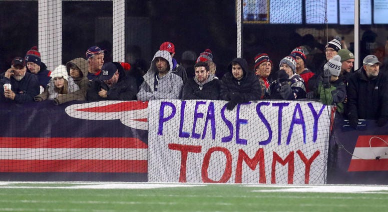 Patriots sign