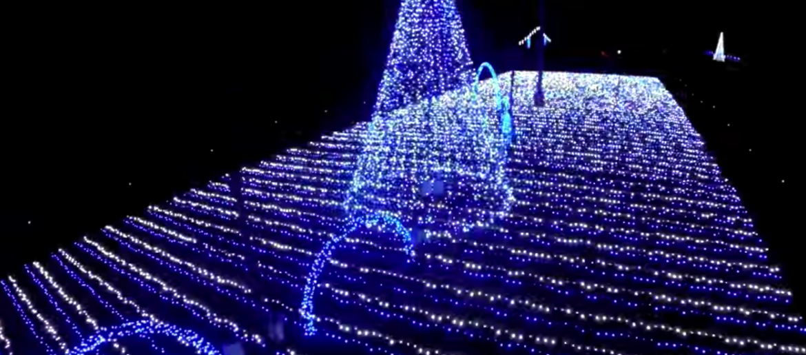 Over Two Miles Of Drive Thru Christmas Lights In Gonzales La