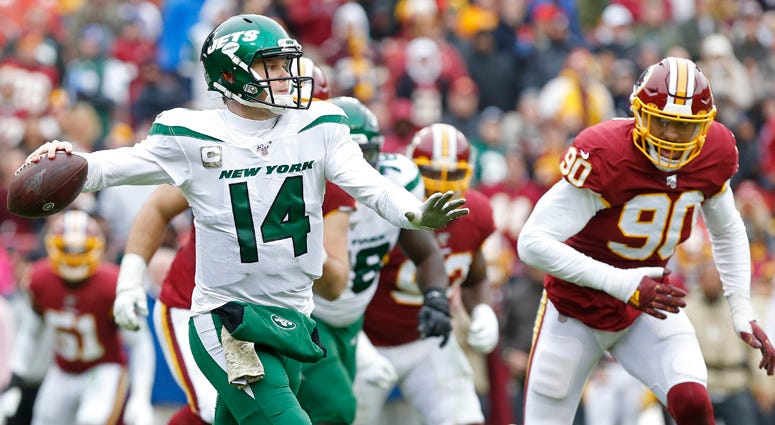 Jets QB Sam Darnold passes against the Redskins on Nov. 17, 2019. Jets QB Sam Darnold passes against the Redskins on Nov. 17, 2019.