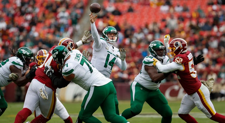 Jets QB Sam Darnold passes against the Washington Redskins on Nov. 17, 2019. Jets QB Sam Darnold passes against the Washington Redskins on Nov. 17, 2019.