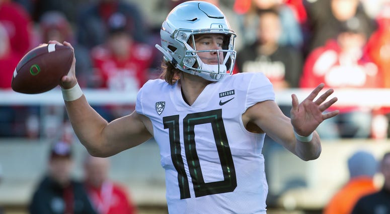 Nov 10, 2018; Salt Lake City, UT, USA; Oregon Ducks quarterback Justin Herbert (10) passes the ball during the first quarter against the Utah Utes at Rice-Eccles Stadium. Mandatory Credit: Russ Isabella-USA TODAY Sports Nov 10, 2018; Salt Lake City, UT, USA; Oregon Ducks quarterback Justin Herbert (10) passes the ball during the first quarter against the Utah Utes at Rice-Eccles Stadium. Mandatory Credit: Russ Isabella-USA TODAY Sports