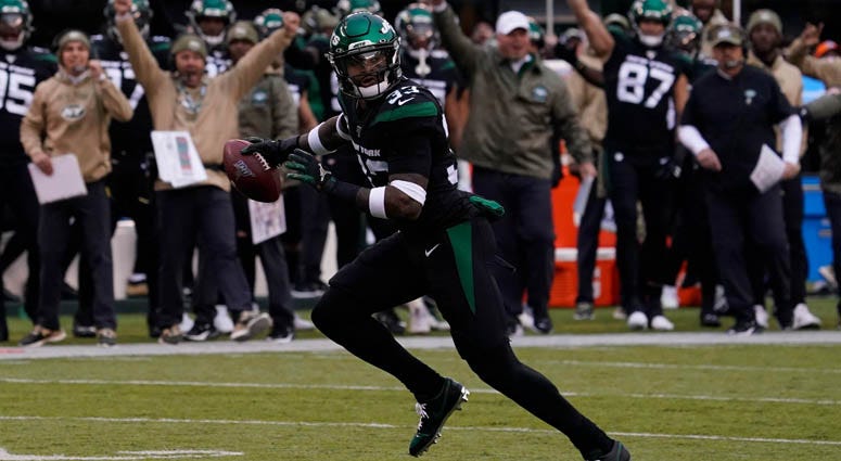 Jets strong safety Jamal Adams returns a fumble for a touchdown against the Giants on Nov. 10, 2019, at MetLife Stadium. Jets strong safety Jamal Adams returns a fumble for a touchdown against the Giants on Nov. 10, 2019, at MetLife Stadium.