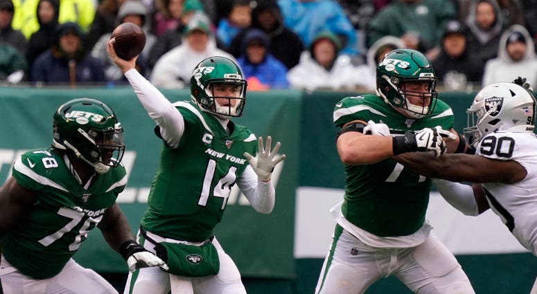 Sam Darnold throws a pass during the first half against the Oakland Raiders at MetLife Stadium Nov 24, 2019; East Rutherford, NJ Sam Darnold throws a pass during the first half against the Oakland Raiders at MetLife Stadium Nov 24, 2019; East Rutherford, NJ
