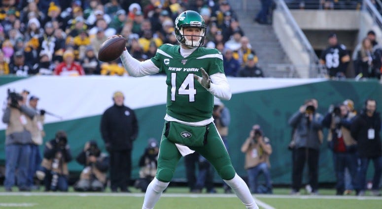 New York Jets quarterback Sam Darnold (14) drops back to pass against the Pittsburgh Steelers during the second quarter on Dec 22, 2019 at MetLife Stadium. New York Jets quarterback Sam Darnold (14) drops back to pass against the Pittsburgh Steelers during the second quarter on Dec 22, 2019 at MetLife Stadium.