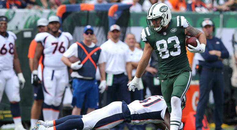 Jets tight end Eric Tomlinson carries the ball past Denver Broncos cornerback Isaac Yiadom on Oct. 7, 2018, at MetLife Stadium. Jets tight end Eric Tomlinson carries the ball past Denver Broncos cornerback Isaac Yiadom on Oct. 7, 2018, at MetLife Stadium.