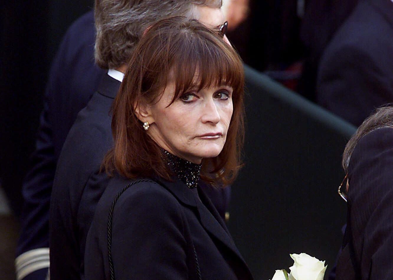 In this Oct. 3, 2000 file photo, actress Margot Kidder, who dated former Prime Minister Pierre Trudeau, arrives for his funeral at Notre-Dame Basilica in Montreal, Quebec. Kidder, who starred as Lois Lane in the “Superman” film franchise of the late 1970s In this Oct. 3, 2000 file photo, actress Margot Kidder, who dated former Prime Minister Pierre Trudeau, arrives for his funeral at Notre-Dame Basilica in Montreal, Quebec. Kidder, who starred as Lois Lane in the “Superman” film franchise of the late 1970s
