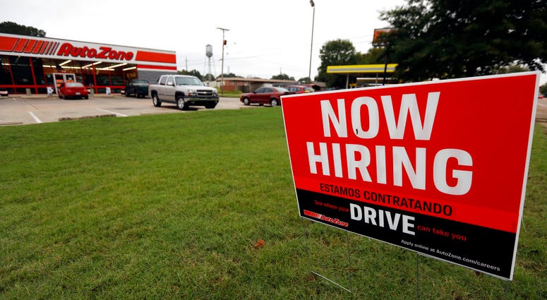 Bilingual help wanted sign for Auto Zone