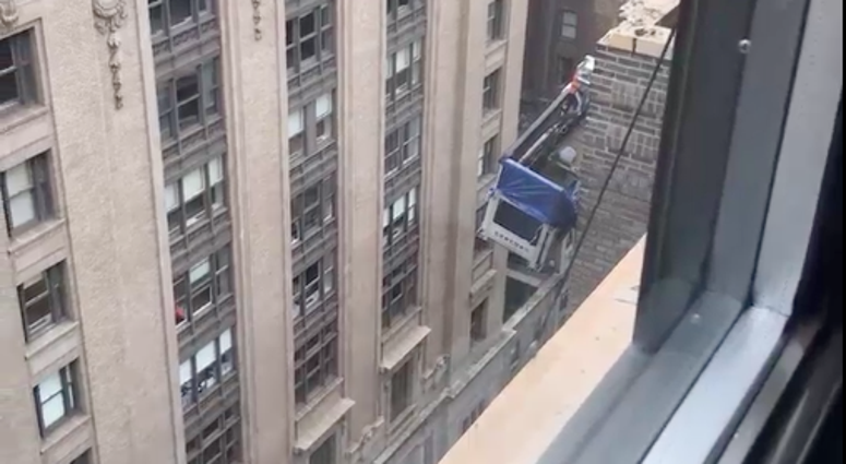 Midtown scaffolding loosens Midtown scaffolding loosens