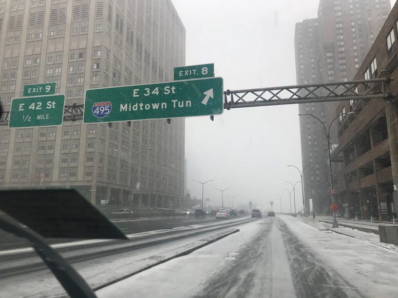 Snow falling on the FDR Drive. Snowstorm January 18