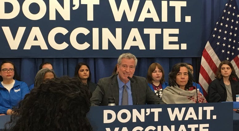 Mayor de Blasio at a press conference. Measles de blasio