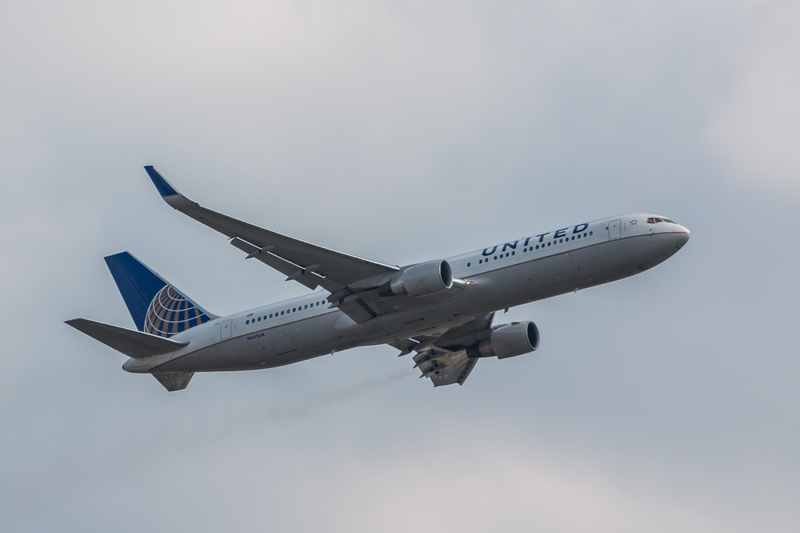 United Airlines plane © Gorgios - Dreamstime.com