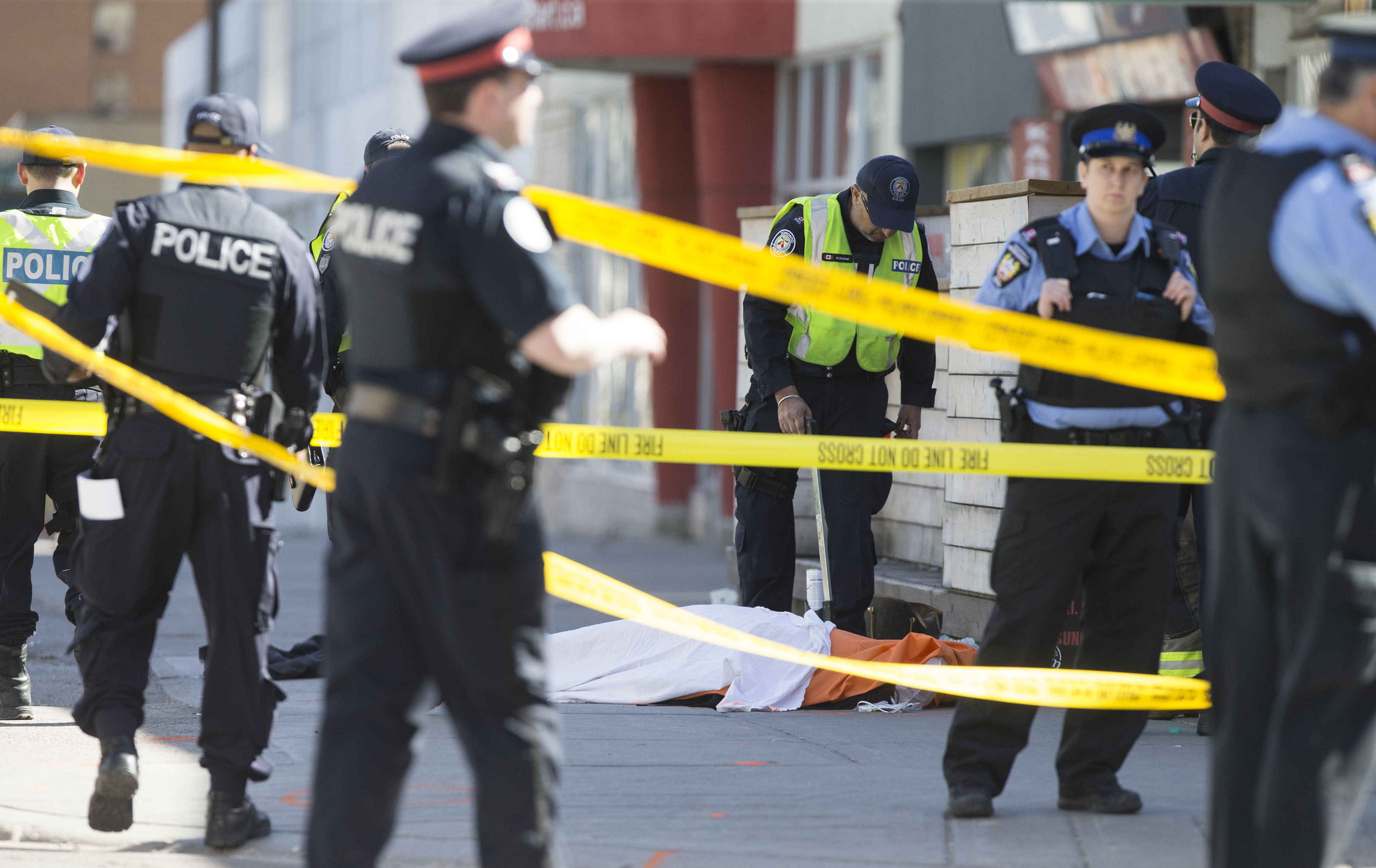 TORONTO, April 24, 2018 (Xinhua) -- Policemen investigate at the site where a van struck pedestrians in Toronto, Canada, April 23, 2018. At least nine people were killed and 16 others injured after a van plowed into pedestrians. TORONTO, April 24, 2018 (Xinhua) -- Policemen investigate at the site where a van struck pedestrians in Toronto, Canada, April 23, 2018. At least nine people were killed and 16 others injured after a van plowed into pedestrians.