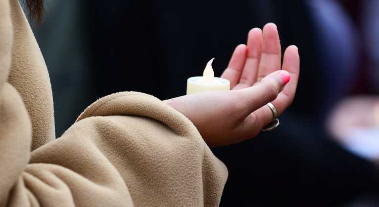 Florida State students and faculty gathered at the steps of Moore Auditorium on Thursday evening to honor the victims of the Marjory Stoneman Douglas High School shooting on the one year anniversary of the tradedgy. Marjory Stoneman Douglas High School