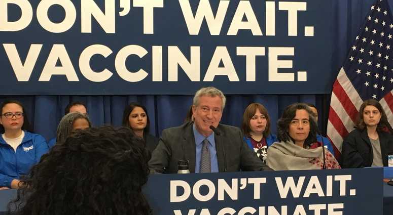 Mayor de Blasio at a press conference. Measles de blasio