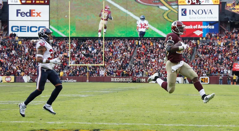 Adrian Peterson runs for a touchdown in the fourth quarter against the Texans Adrian_Peterson_Touchdown