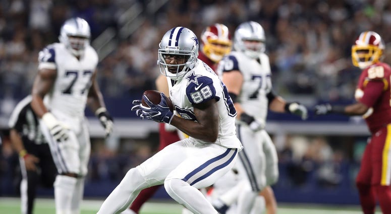Dez Bryant runs with the ball for the Dallas Cowboys. Dez_Bryant