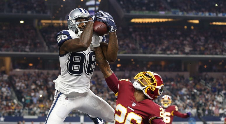 Dez Bryant makes a touchdown catch over Bashaud Breeland Dez_Bryant_Redskins
