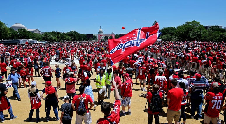 Red engulfs the National Mall for the Caps' championship parade Capitals_Stanley_Cup_Championship_Parade