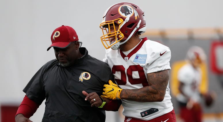 Redskins rookie Derrius Guice jokes with RBs coach Randy Jordan Derrius_Guice_Redskins