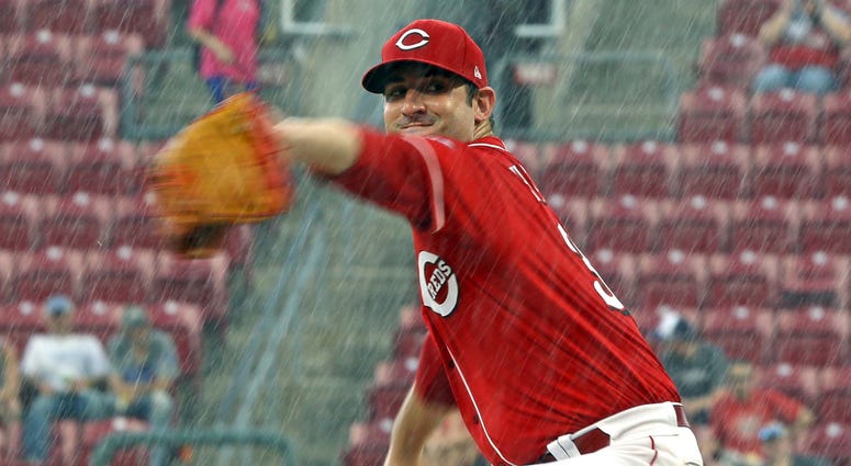 Matt Harvey pitches for the Reds against the Brewers Matt_Harvey_Reds