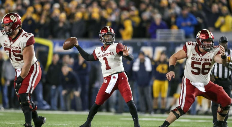 Heisman Trophy winning QB Kyler Murray throws a pass. Kyler_Murray_Oklahoma