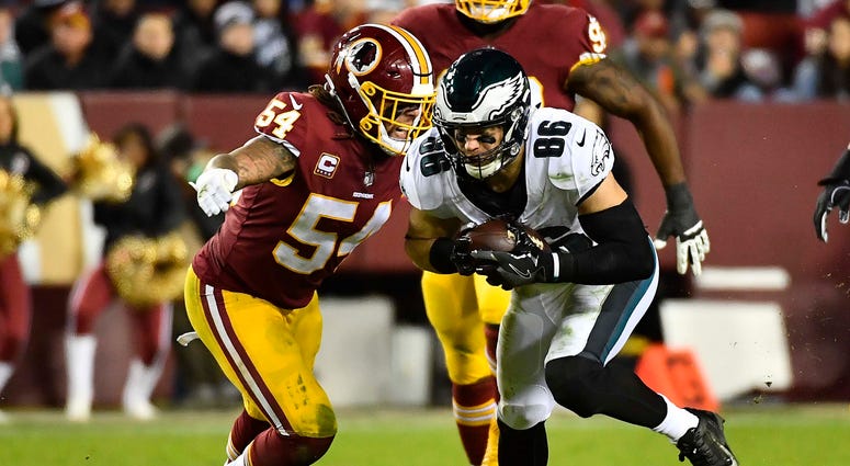 Redskins linebacker Mason Foster tackles Eagles tight end Zach Ertz. Redskins_Eagles