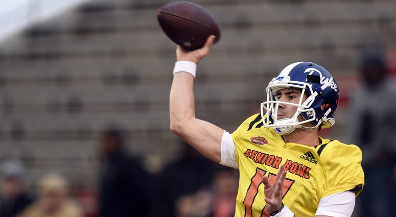 Duke QB Daniel Jones throws a pass during Senior Bowl practice. Daniel_Jones_Senior_Bowl