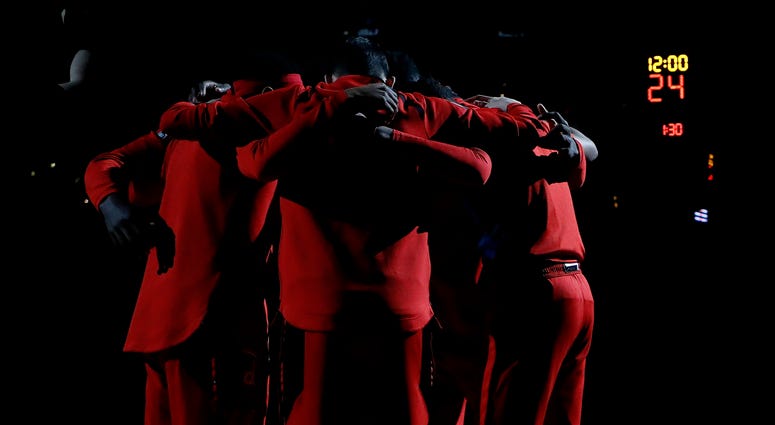 Washington Wizards players huddle wizards_huddle