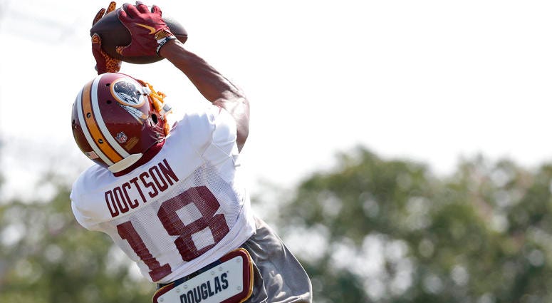 Josh Doctson catches a pass at Redskins training camp. Josh_Doctson