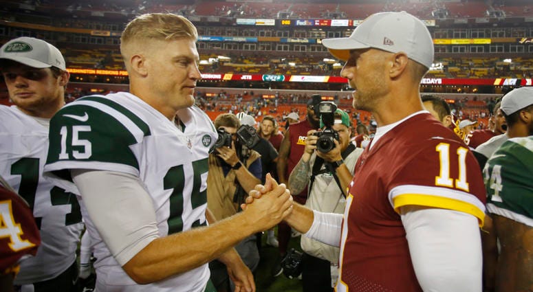 Alex Smith shakes hands with Jets quarterback Josh McCown. Alex_Smith_Josh_McCown