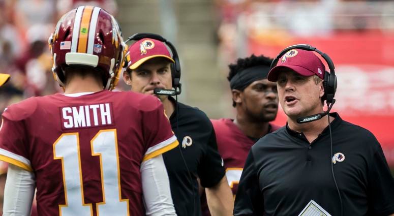 Jay Gruden speaks to Alex Smith. Jay_Gruden