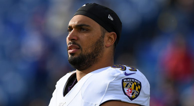 Ravens DT Chris Wormley prepares in pregame warmups.