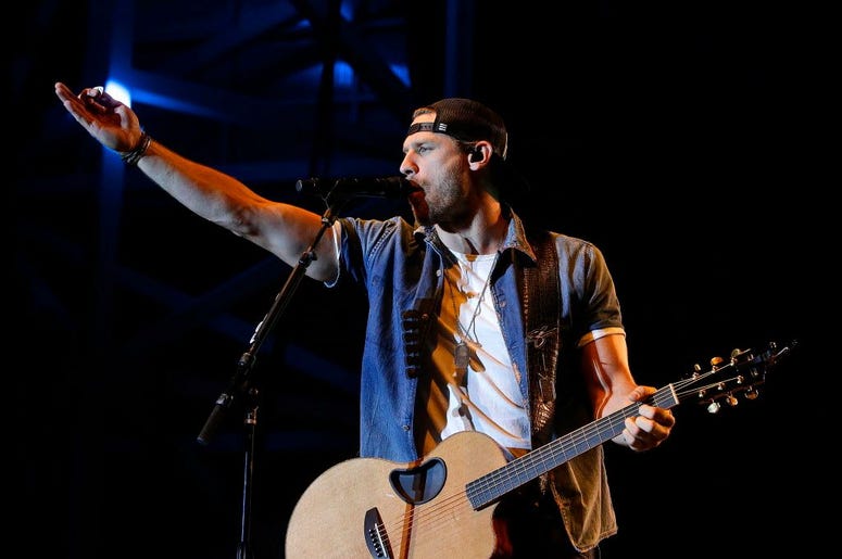 Chase Rice Plays to Packed Crowd In Tennessee With No Masks Chase Rice Plays to Packed Crowd In Tennessee With No Masks