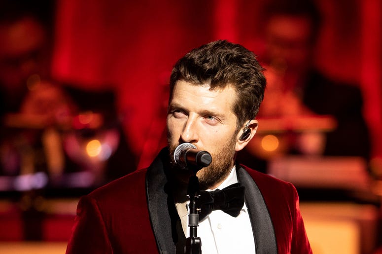 Brett Eldredge Singing At Rockefellar Tree Lighting Brett Eldredge Christmas