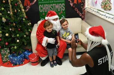 Kids Crying With Santa New Holiday Picture Trend Kids Crying With Santa New Holiday Picture Trend