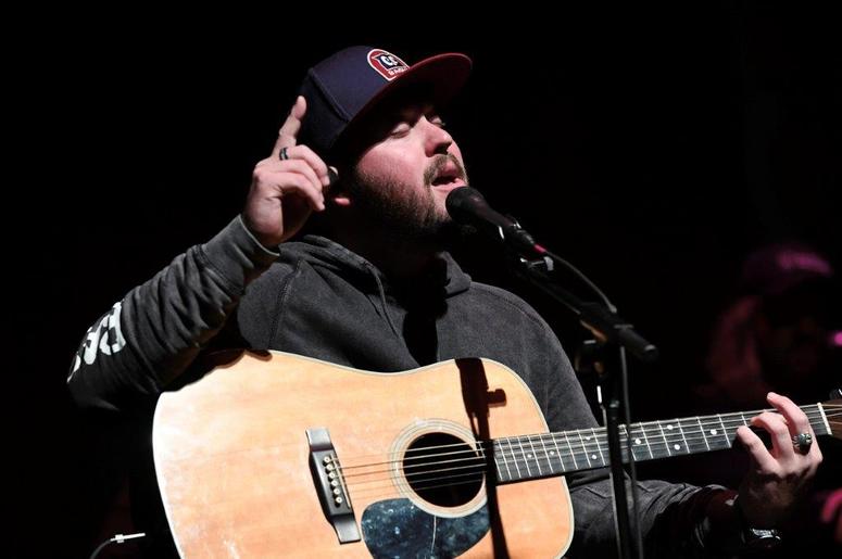 Mitchell Tenpenny at KISS Country 99.9 Stars & Guitars Mitchell Tenpenny at KISS Country 99.9 Stars & Guitars