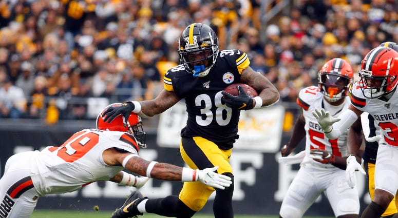 xPITTSBURGH, PA - DECEMBER 01: Jaylen Samuels #38 of the Pittsburgh Steelers rushes against J.T. Hassell #49 of the Cleveland Browns in the first half on December 1, 2019 at Heinz Field in Pittsburgh, Pennsylvania. (Photo by Justin K. Aller/Getty Images) PITTSBURGH, PA - DECEMBER 01: Jaylen Samuels #38 of the Pittsburgh Steelers rushes against J.T. Hassell #49 of the Cleveland Browns in the first half on December 1, 2019 at Heinz Field in Pittsburgh, Pennsylvania. (Photo by Justin K. Aller/Getty Images)