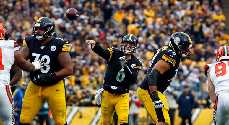 PITTSBURGH, PA - DECEMBER 01: Devlin Hodges #6 of the Pittsburgh Steelers throws a pass against the Cleveland Browns in the first half on December 1, 2019 at Heinz Field in Pittsburgh, Pennsylvania. (Photo by Justin K. Aller/Getty Images) PITTSBURGH, PA - DECEMBER 01: Devlin Hodges #6 of the Pittsburgh Steelers throws a pass against the Cleveland Browns in the first half on December 1, 2019 at Heinz Field in Pittsburgh, Pennsylvania. (Photo by Justin K. Aller/Getty Images)