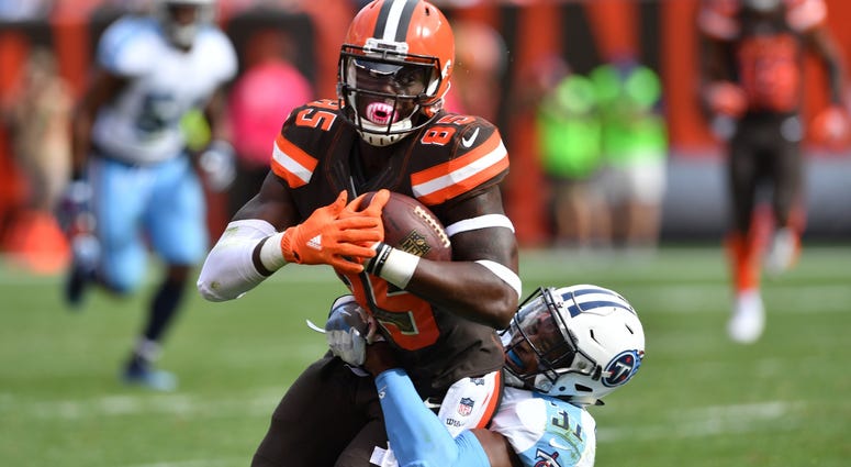 CLEVELAND, OH - OCTOBER 22: David Njoku #85 of the Cleveland Browns is tackled by Kevin Byard #31 of the Tennessee Titans in the third quarter at FirstEnergy Stadium on October 22, 2017 in Cleveland, Ohio. (Photo by Jason Miller/Getty Images) CLEVELAND, OH - OCTOBER 22: David Njoku #85 of the Cleveland Browns is tackled by Kevin Byard #31 of the Tennessee Titans in the third quarter at FirstEnergy Stadium on October 22, 2017 in Cleveland, Ohio. (Photo by Jason Miller/Getty Images)